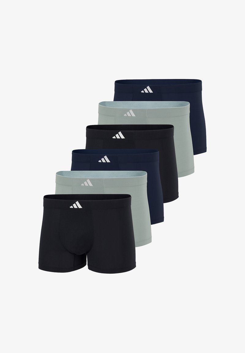 Six boxers moulants pour hommes en noir, gris et bleu marine alternés, chacun avec un petit logo blanc Adidas sur la ceinture.