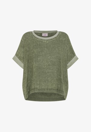 Luźna, krótka koszula z krótkim rękawem w oliwkowym kolorze, z okrągłym dekoltem i jaśniejszymi, podwiniętymi rękawami, nieco dłuższa z tyłu.