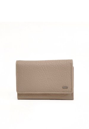 Beige faux leren portemonnee met een gestructureerd oppervlak, klep met sluiting en een subtiele geperste logo aan de voorkant. Rechthoekige vorm.