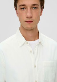 s.Oliver REGULAR - Hemd - weiß