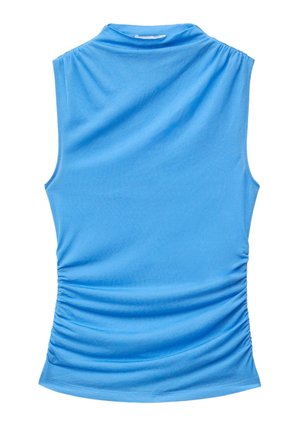 Ärmelloses hellblaues Oberteil mit hohem Rundhalsausschnitt und seitlicher Raffung, aus weichem, dehnbarem Stoff.