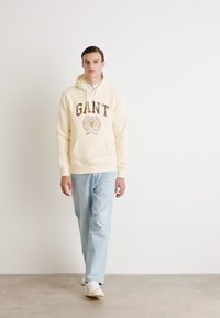 GANT FRONT GRAPHIC  - Mikina s kapucňou - cream