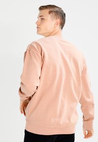 Urban Classics OPEN EDGE CREW - Sudadera - amber