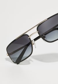 Guess Occhiali da sole - matte black/gradient smoke