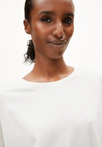 ARMEDANGELS IDAARA - T-shirt basic - white