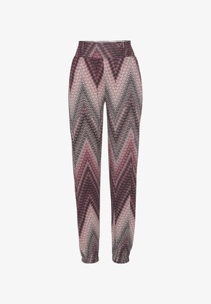 Pantalons en tissu texturé avec un motif en zigzag dans des nuances de bordeaux, rose et gris, dotés d'une taille élastique et de jambes fuselées.