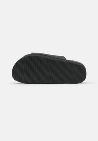 Monki Pantofle - black