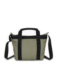 Olivově zelená obdélníková taška s černými uchy, nastavitelným ramenním popruhem a zipovým uzávěrem, zobrazená na bílém pozadí.