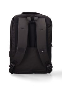 Zaino nero con spallacci imbottiti e regolabili e schienale in rete. Presenta un manico superiore e chiusure a fibbia sui lati. Design semplice.