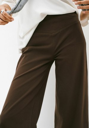 Next, REGULAR FIT - WIDE LEG DENIM JERSEY - Pantaloni - chocolate brown wrap waist