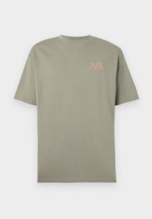 Nike Sportswear TEE - Print T-shirt - light army