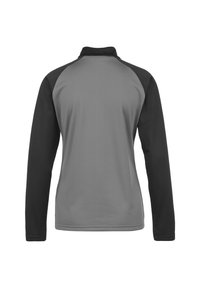 Langmouwenjack met een grijze body en zwarte raglanmouwen. Het heeft een hoge kraag en een gladde stoftextuur, wat het geschikt maakt voor het dragen in lagen.