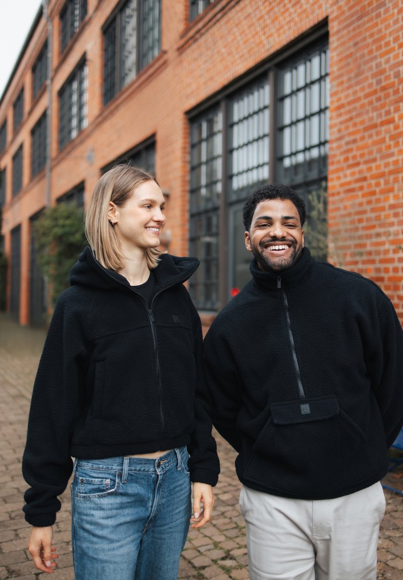Johnny Urban Cropped Hoodie Donna e Uomo Rosso - Carly - Felpa Corta con Cappuccio con vestibilità Oversize - Crop Pullover con Cappuccio Corto - Oversize