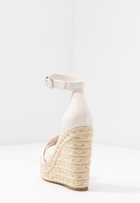 Steve Madden SIVIAN - Sandálias de salto alto - white