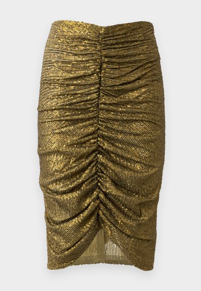 Jupe crayon en sequins dorés avec des détails froncés à l'avant et à l'arrière, présentant une surface texturée et un ourlet qui se rétrécit vers le bas.