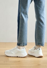 Non sélectionné, white