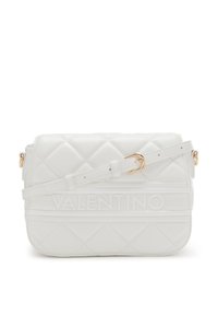 Borsa a tracolla in pelle bianca trapuntata con hardware dorato e tracolla regolabile. Caratterizzata da lettering in rilievo e superficie liscia.