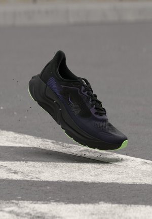 HOKA, ARAHI 9 - Обувки за бягане по асфалт - black / squid ink