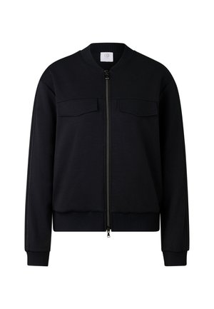 Czarna kurtka typu bomber wykonana z dzianiny dresowej, z przodu na zamek, dwie kieszenie na piersi, prążkowany kołnierz, mankiety i dół. Gładka faktura.