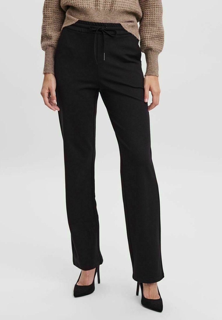 Pantalons noirs au design épuré, avec une taille élastique et un cordon de serrage. Fabriqués en tissu lisse, avec une coupe droite et des poches.