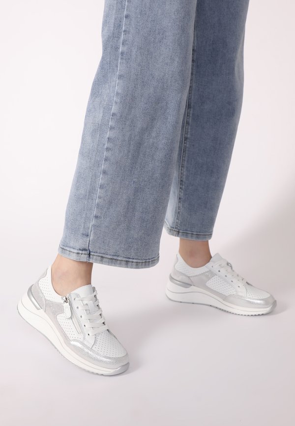 SNEAKERS - Sneaker low