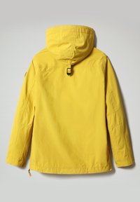 Geel waterdicht jack met capuchon, voorzien van een gladde textuur, verstelbare trekkoord bij de hals en zijritszakken.