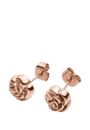 Rosenförmige Ohrstecker aus roségold mit Flügelfestern auf weißem Hintergrund.