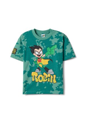 T-shirt pour enfants tie-dye vert avec un personnage de dessin animé Robin portant des gants verts et une cape jaune, pointant du doigt, avec le texte "ROBIN" en dessous.