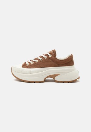 Converse, RUN STAR CRUSH - Sneakers laag - incensed/egret
