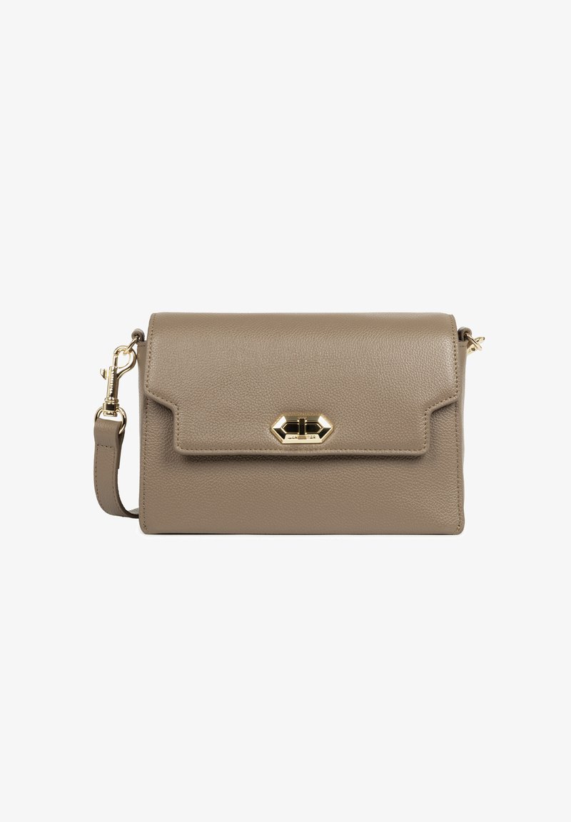 Taupe Leder Umhängetasche mit golddetailliertem hexagonalem Drehverschluss und abnehmbarem Schulterriemen vor weißem Hintergrund.