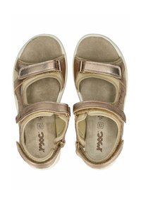 Bronzefarbene Sandalen mit verstellbaren Klettverschlüssen, weichem Wildleder-ähnlichem Innenfutter, gepolstertem Fußbett und weißen Gummisohlen.