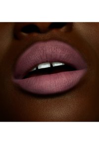 MAC POWDER KISS LIQUID LIPCOLOR - Flytande läppstift - ferosh!