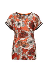 Kurzärmliges Oberteil aus weichem Stoff, das ein lebhaftes Blumenmuster in Orange, Schwarz und Weiß zeigt, mit einem kontrastierenden schwarzen Besatz am Halsausschnitt.