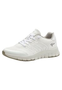 Scarpa sportiva bianca con tomaia in mesh e accenti sintetici, dotata di suola ammortizzata, lacci tradizionali e un branding discreto.