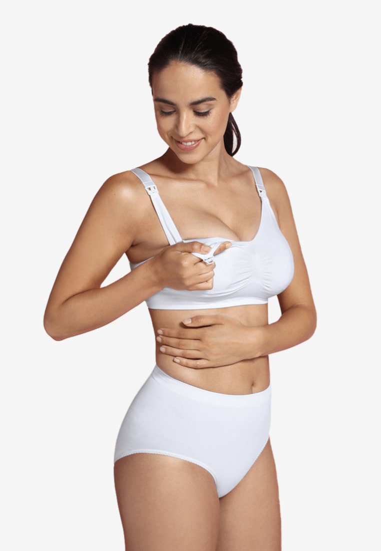 Vit amningsbh med justerbara spännen, med rynkad tyg och framöppning. Kommer med en vit högmidjad trosa.