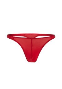 Roter transparenter Tanga aus weichem, geripptem Material mit dünnen Seitenbändern und minimaler Abdeckung. Hat ein schlichtes Design ohne sichtbare Metallteile.