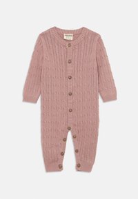 Pleteni otroški bodi v prašno roza barvi. Ima rebrast ovratnik, gumb na sprednji strani in teksturiran vzorec; dolgi rokavi in pritisni gumb na dnu.