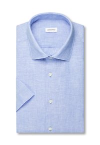Chemise en lin bleu clair à manches courtes pliée, avec fermeture à boutons sur le devant et col standard, étiquetée "seidensticker" à l'intérieur du col.