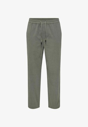 Oliivroheline, ribasegmendiga jooksupüksid elastse vöökoha ja nööriga. Omab külje taskuid ja kitsenevaid varrukaotsi pahkluude juures.