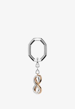 Llavero metálico octagonal plateado con un símbolo de infinito colgante en oro rosa y elementos blancos, decorado con un pavé de cristales transparentes.