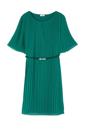 Abito plissettato verde turchese, lungo fino al ginocchio, con maniche corte a volant e una sottile cintura abbinata con fibbia argento.