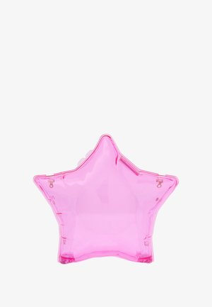 Csillag alakú táska átlátszó rózsaszín műanyagból, fényes felülettel és biztonságos csattal. Különböző apró tárgyakhoz hasznos.