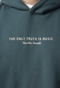 Kaotiko THE ONLY TRUTH IS MUSIC UNISEX - Jersey con capucha - sand