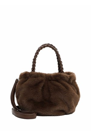 Braune Kunstpelz-Handtasche mit geflochtenen Obergriffen und einem abnehmbaren Schultergurt. Weiche Textur und runde Form, mit gerafften Details.
