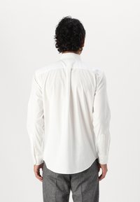 Tommy Hilfiger CORE FLEX SOLID SHIRT - Skjorter - white