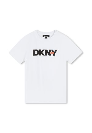 T-shirt en coton blanc à manches courtes et col rond. Présente un logo "DKNY" noir audacieux avec un accent orange.