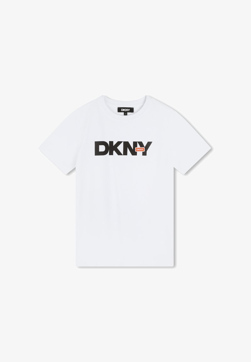 T-shirt en coton blanc à manches courtes et col rond. Présente un logo "DKNY" noir audacieux avec un accent orange.