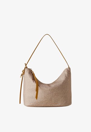 Borsa a tracolla beige con tessuto strutturato, dotata di una singola tracolla color cuoio e una cerniera, esposta su sfondo bianco.