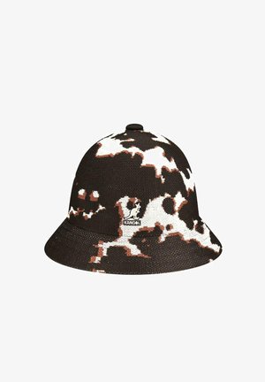 Bob imprimé vache noir et blanc avec un petit dessus rond et le logo Kangol sur le devant, au centre de la visière.