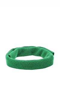 Zielona opaska na głowę z teksturowanym, żebrowanym wzorem, o ciągłym kształcie pętli i miękkim materiale, odpowiednia do wygodnego noszenia.